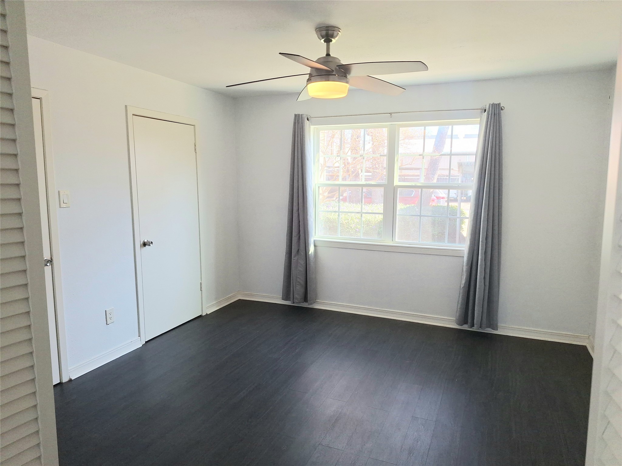2800 Jeanetta Street, Unit 801 Houston, TX 77063 - Photo 10 of 18 an empty room with wooden floor and windows
