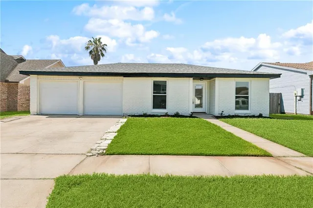 $255,000 | 4032 Deerglen Drive, Harvey, LA 70058