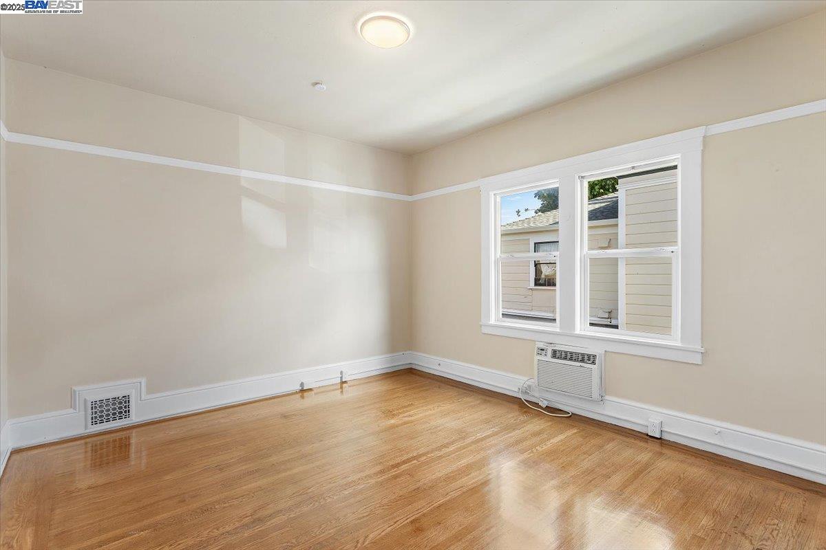 629 Santa Clara Avenue Alameda, CA 94501 - Photo 19 of 47 a view of an empty room with a window
