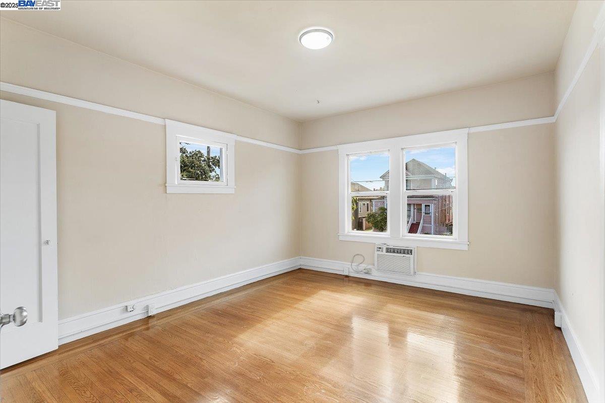 629 Santa Clara Avenue Alameda, CA 94501 - Photo 20 of 47 an empty room with windows