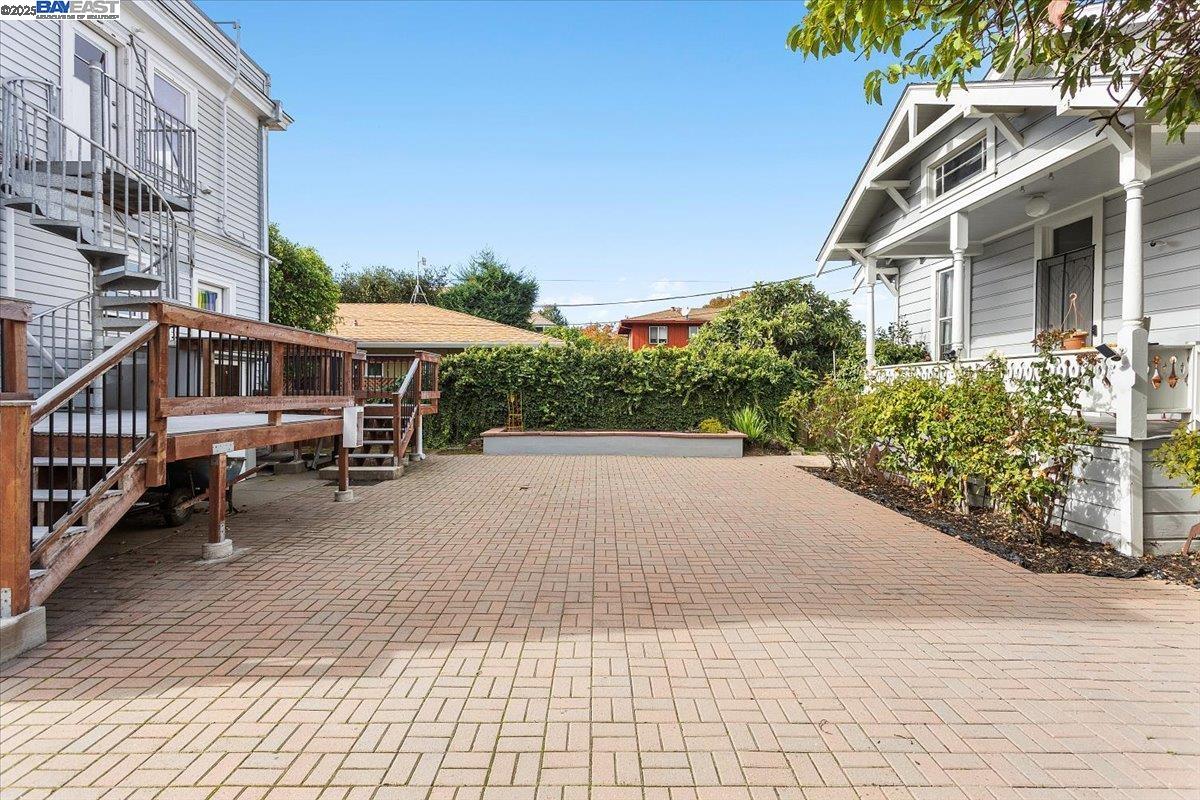 629 Santa Clara Avenue Alameda, CA 94501 - Photo 33 of 47 a view of a house with a yard