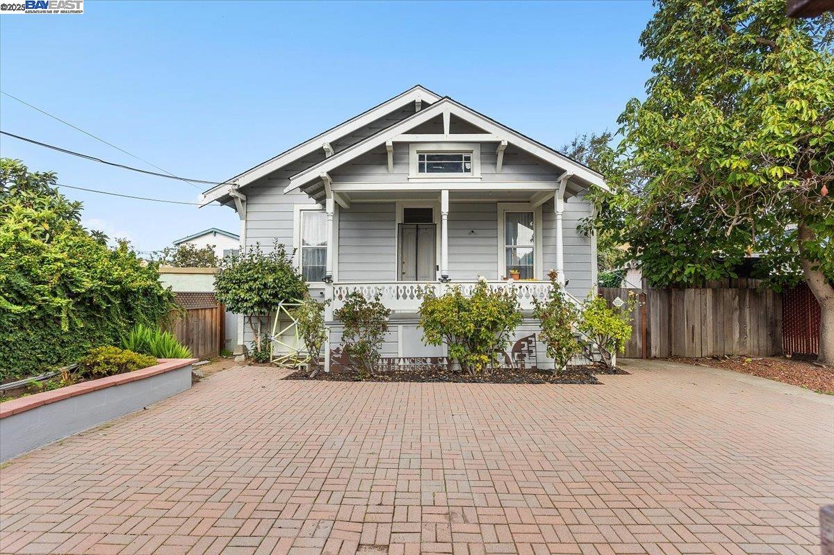 629 Santa Clara Avenue Alameda, CA 94501 - Photo 34 of 47 a front view of a house with a yard