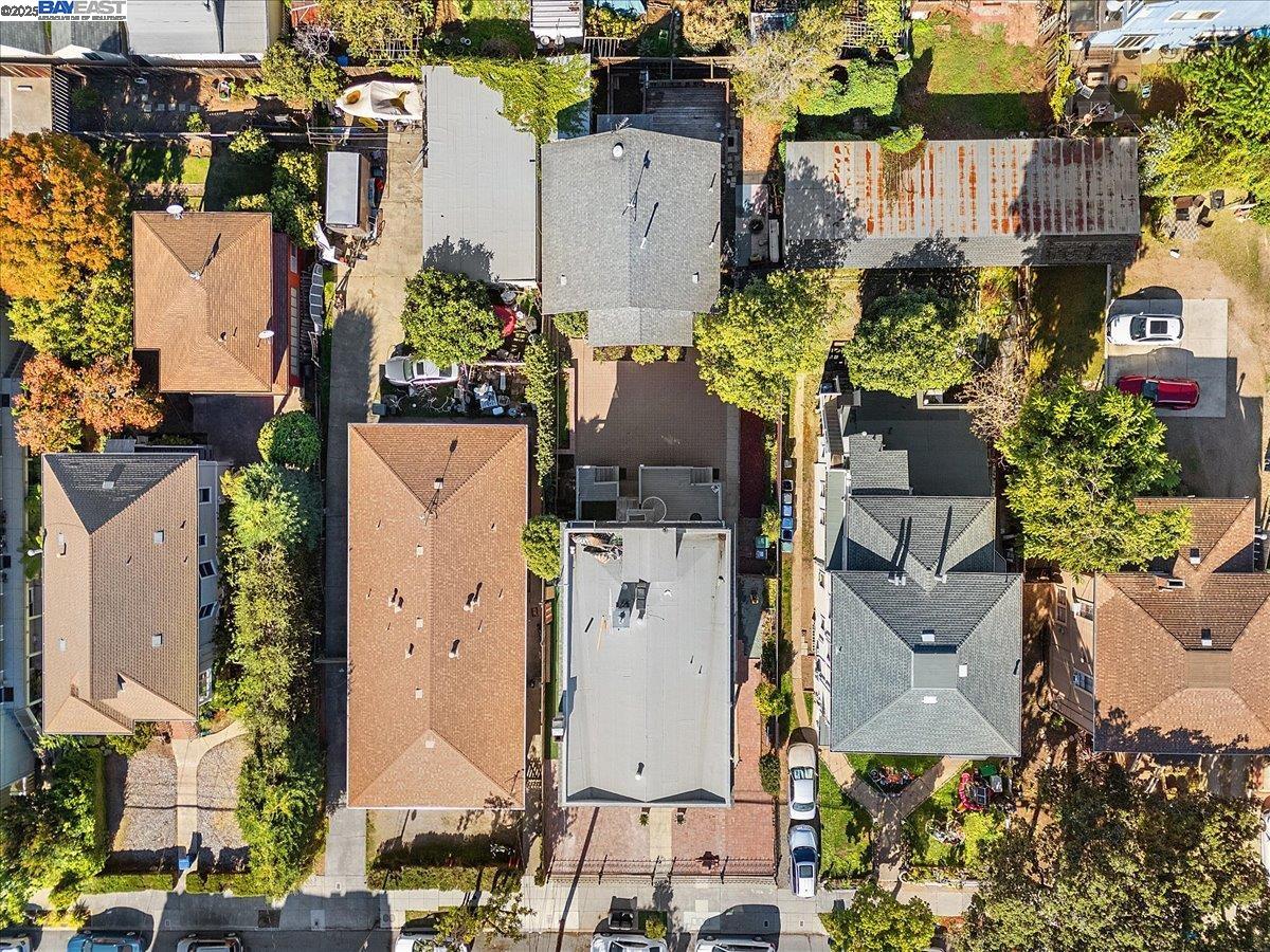 629 Santa Clara Avenue Alameda, CA 94501 - Photo 43 of 47 an aerial view of residential houses with outdoor space