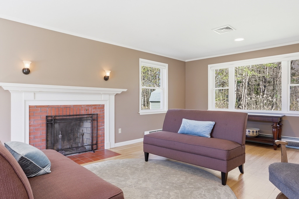 18 Brian Road Chelmsford, MA 01824 - Photo 4 of 35 Gallery Image 4
