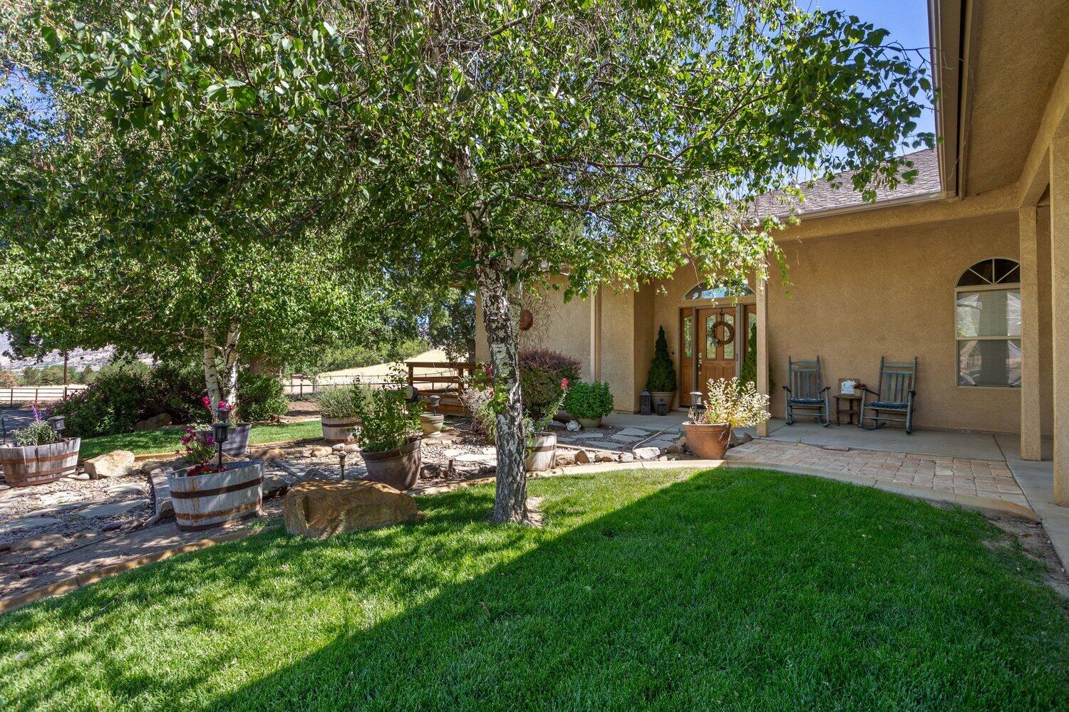 19510 Banducci Road Tehachapi, CA 93561 - Photo 5 of 75 a view of a chair and table in backyard of the house