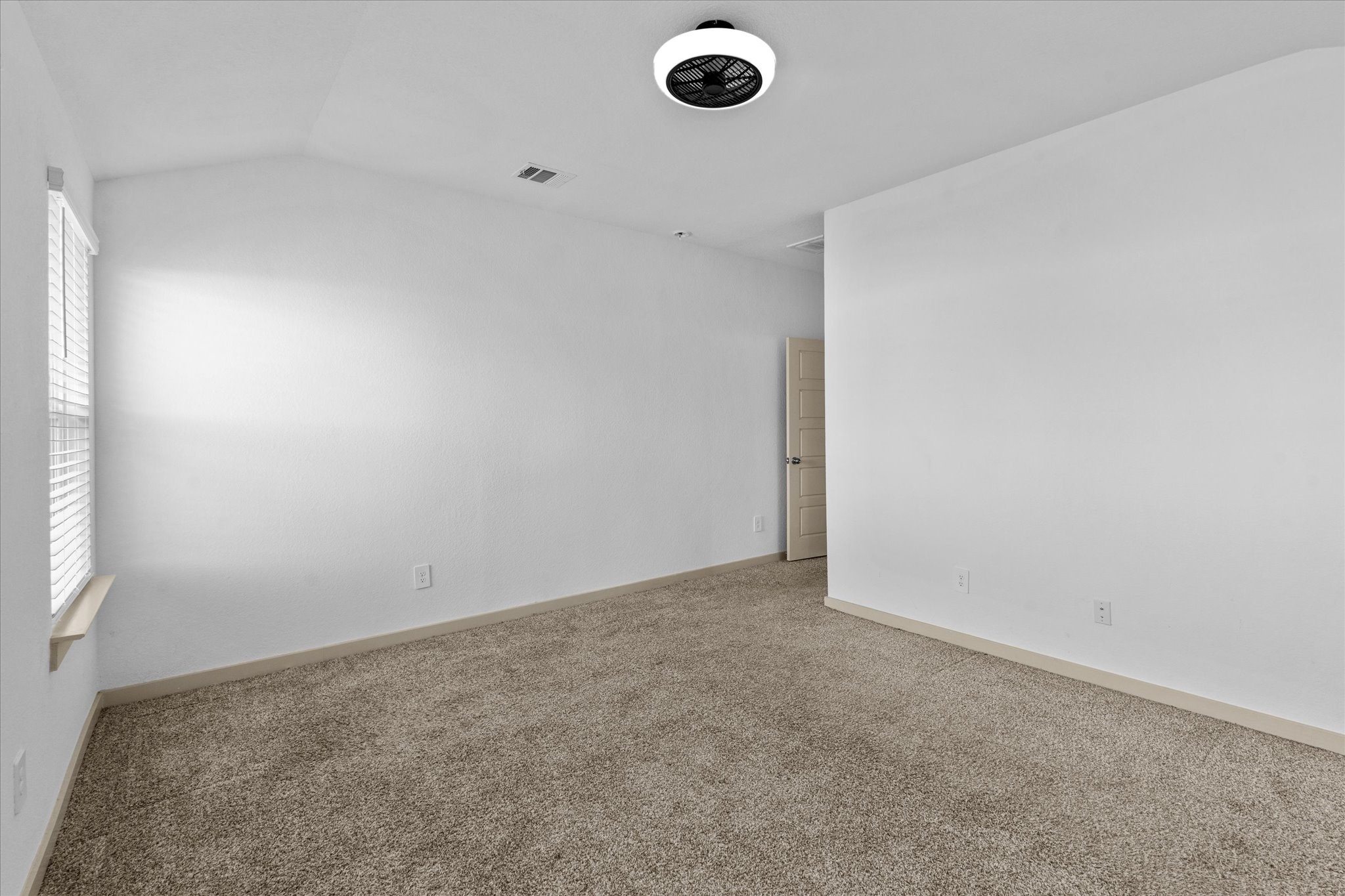 8102 Buck Lane Rosharon, TX 77583 - Photo 17 of 26 Another view of the primary bedroom