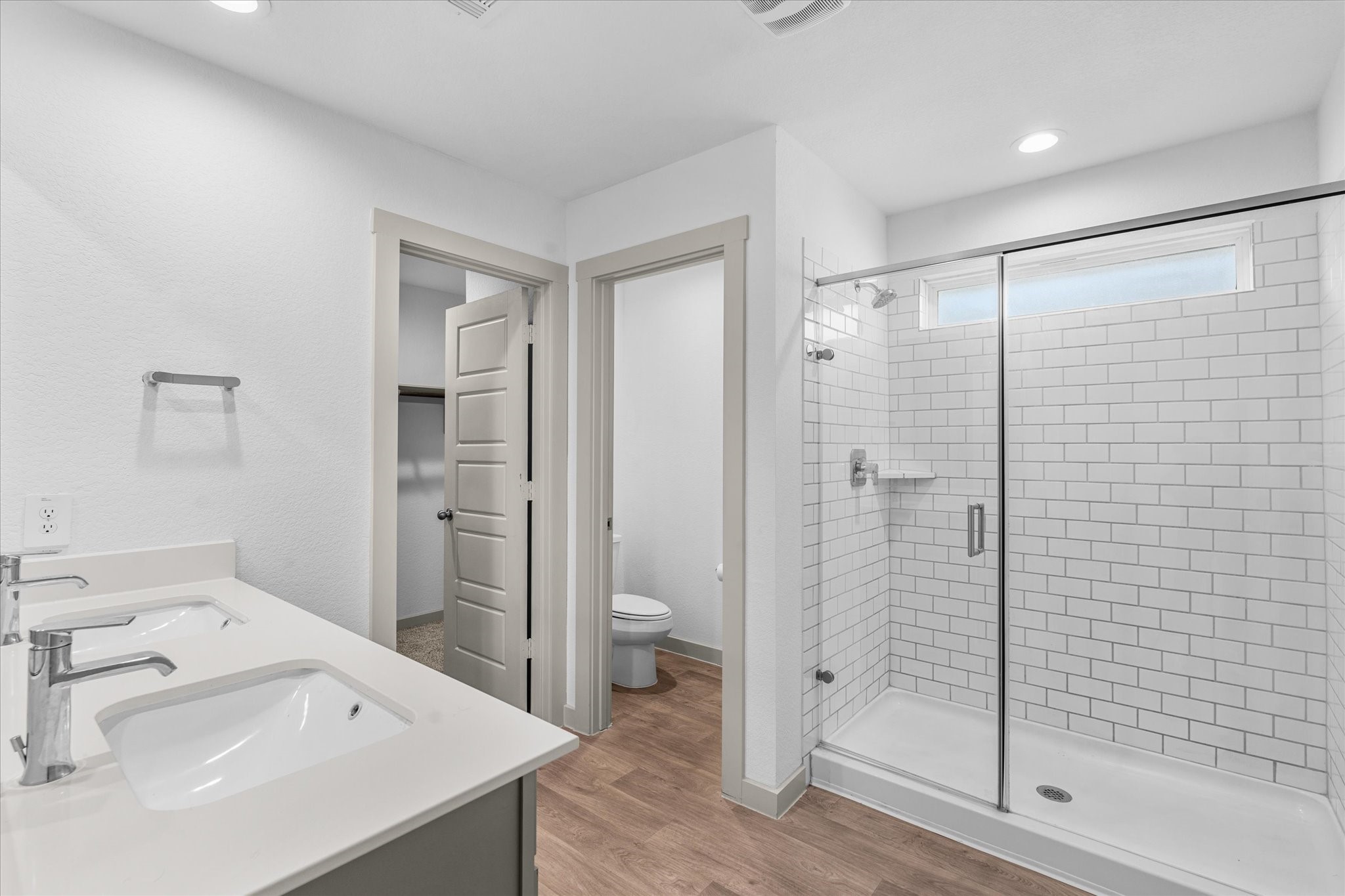 8102 Buck Lane Rosharon, TX 77583 - Photo 19 of 26 Another view of the primary bathroom