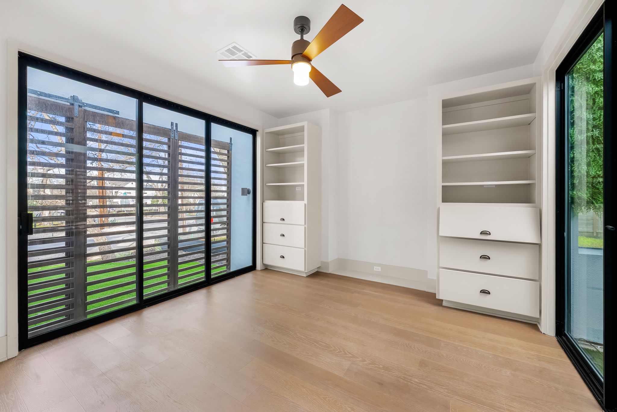 513 El Paso Street Austin, TX 78704 - Photo 24 of 34 a view of an empty room with a window