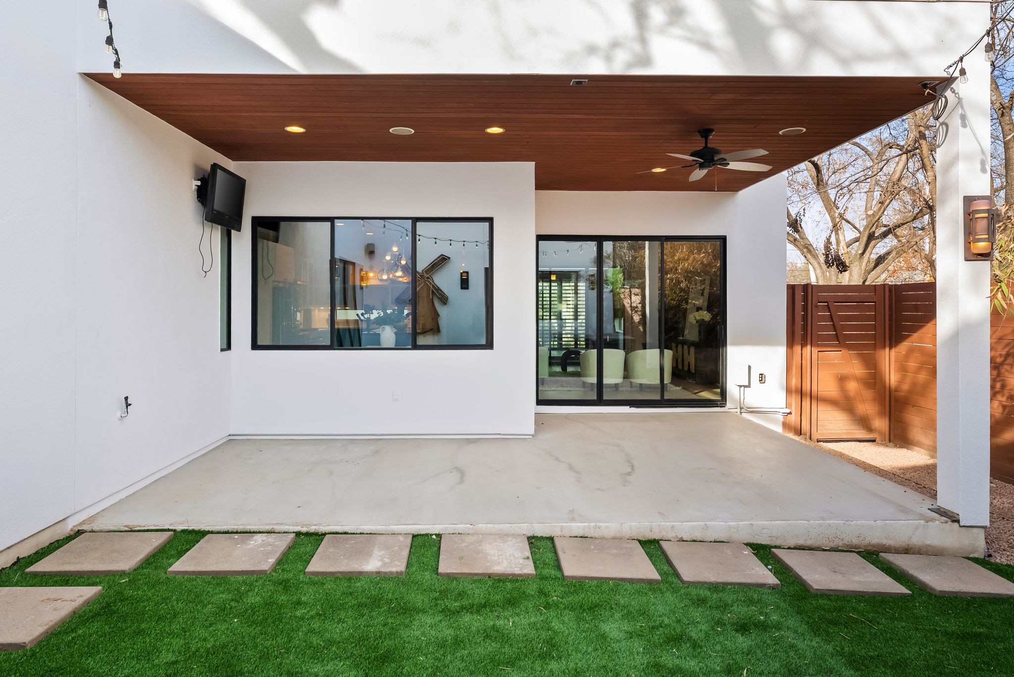 513 El Paso Street Austin, TX 78704 - Photo 28 of 34 a living room with a large window and yard