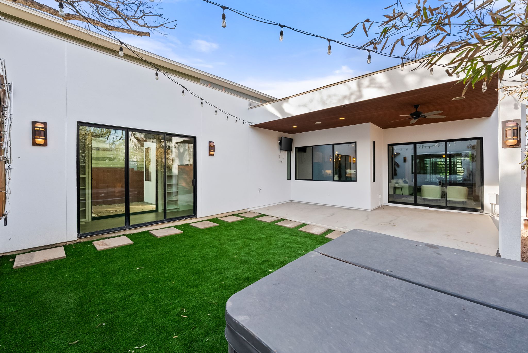 513 El Paso Street Austin, TX 78704 - Photo 29 of 34 a view of a porch with a backyard