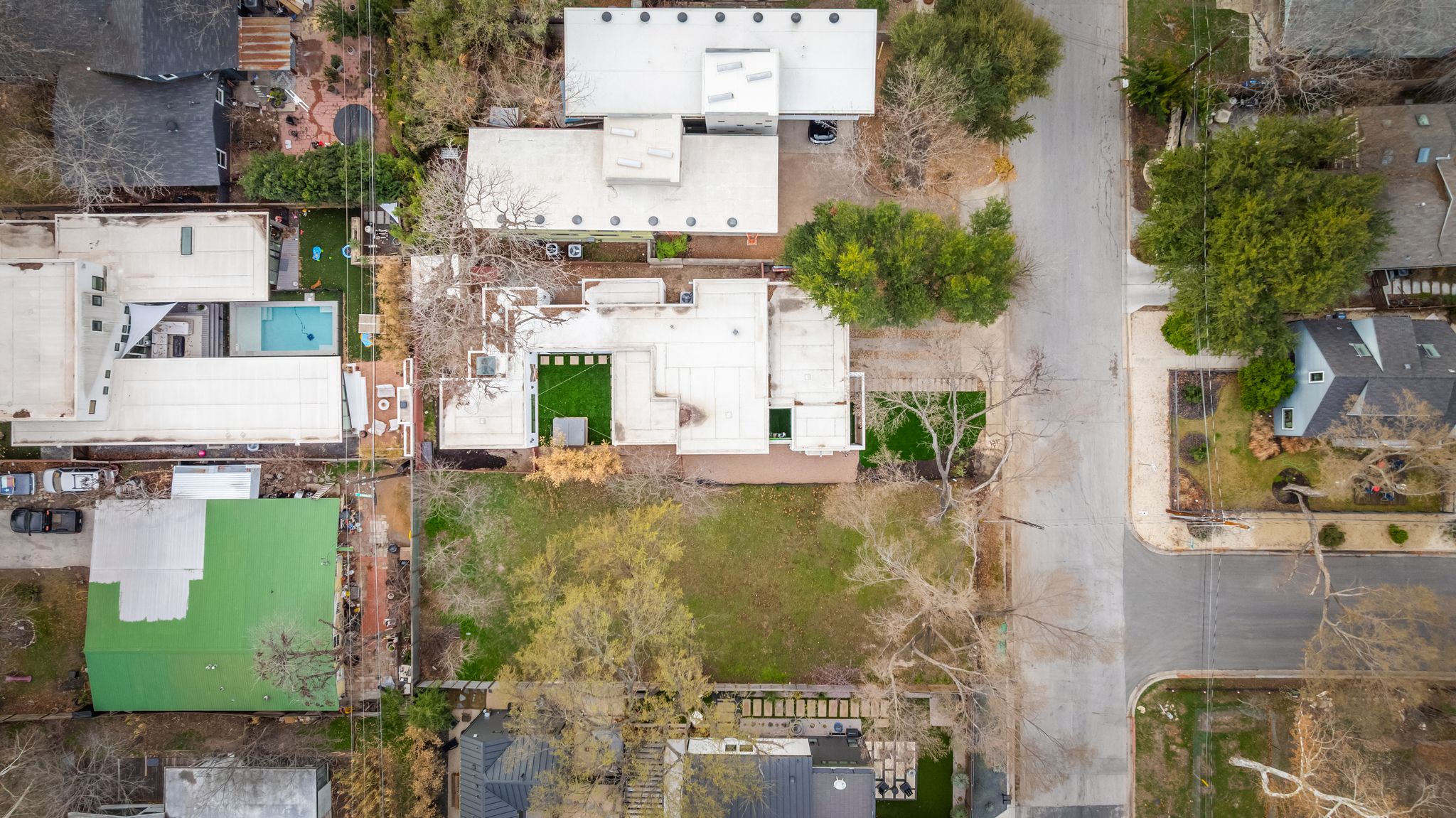513 El Paso Street Austin, TX 78704 - Photo 33 of 34 an aerial view of residential houses with outdoor space and parking