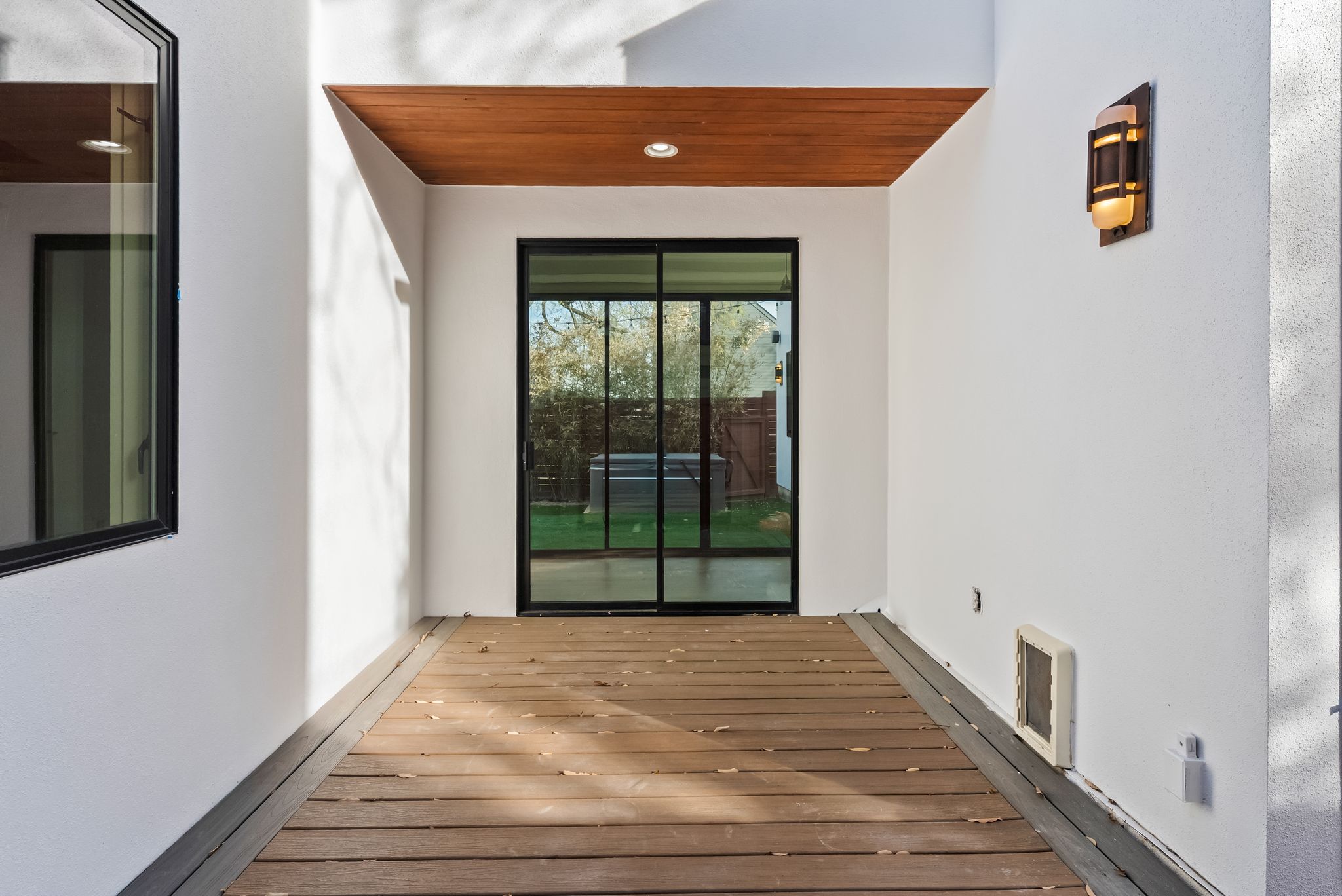 513 El Paso Street Austin, TX 78704 - Photo 4 of 34 a view of a hallway with wooden floor and a large window