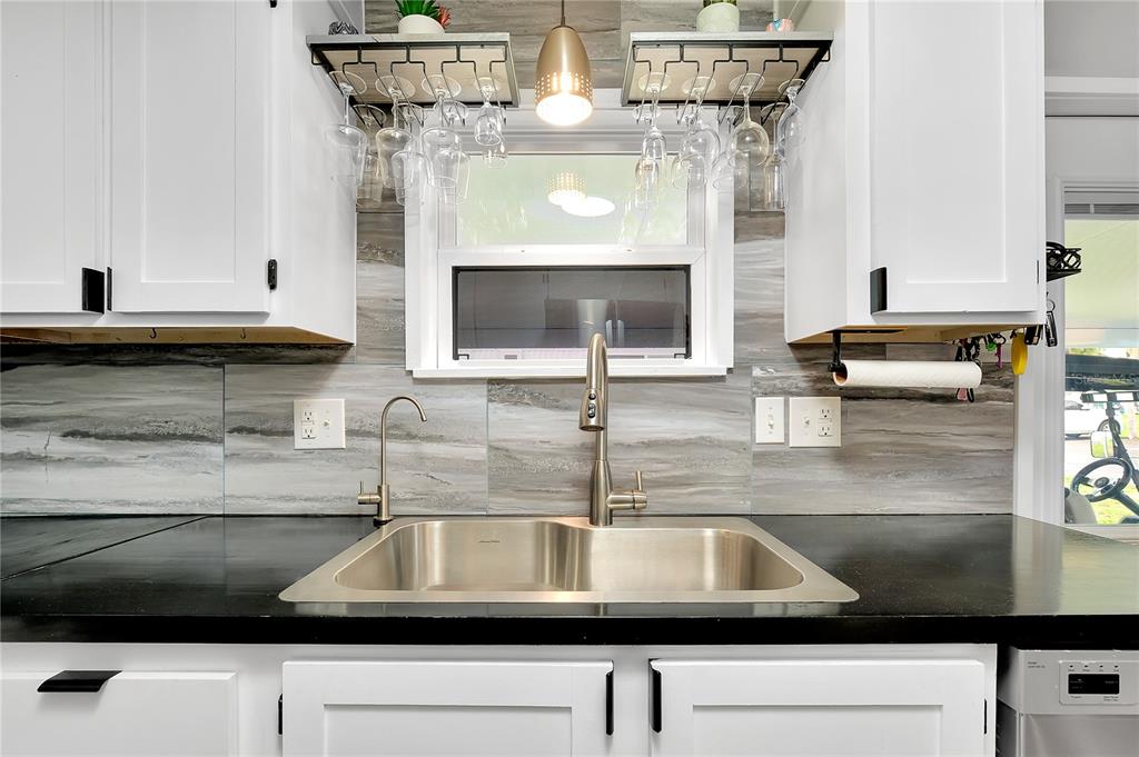 214 Roma Road Venice, FL 34285 - Photo 6 of 49