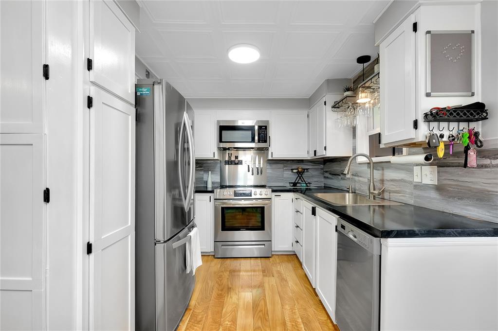 214 Roma Road Venice, FL 34285 - Photo 7 of 49