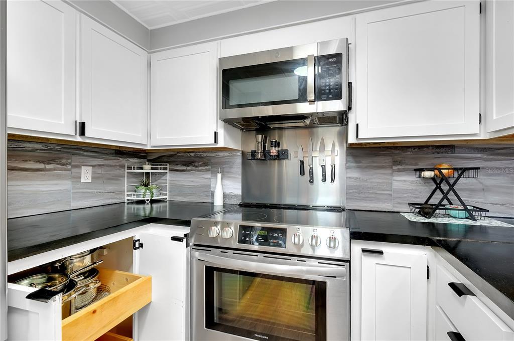 214 Roma Road Venice, FL 34285 - Photo 8 of 49