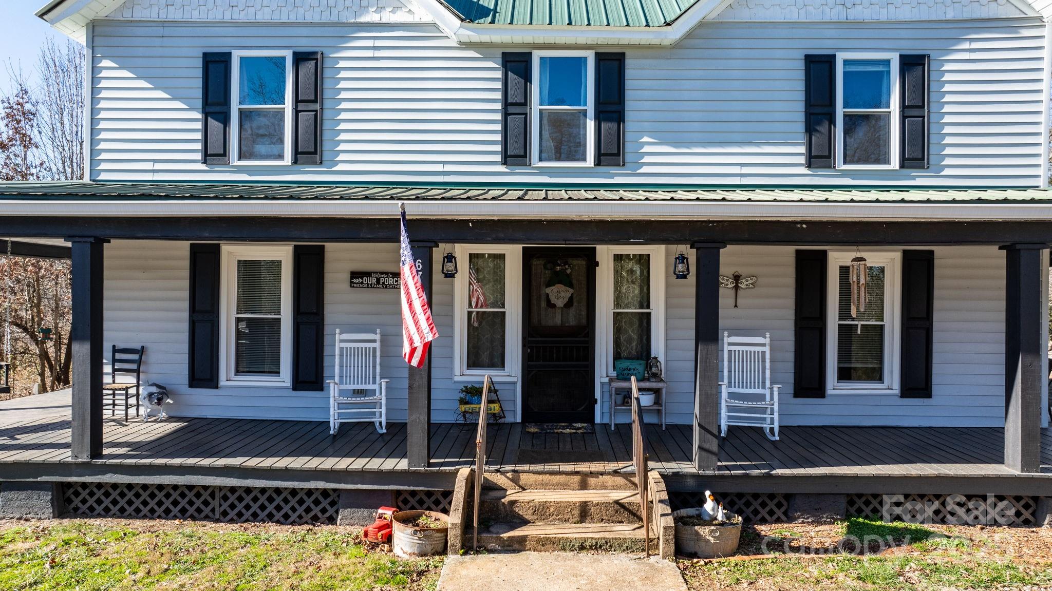 673 Cape Hickory Road Hickory, NC 28601 - Photo 2 of 32 Gallery Image 2