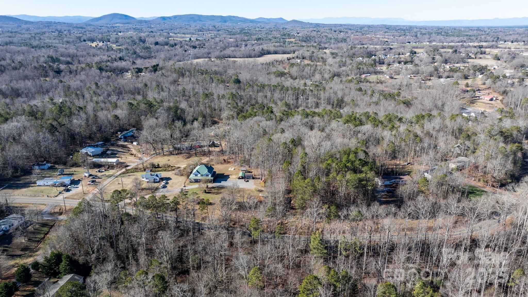 673 Cape Hickory Road Hickory, NC 28601 - Photo 27 of 32 Gallery Image 27