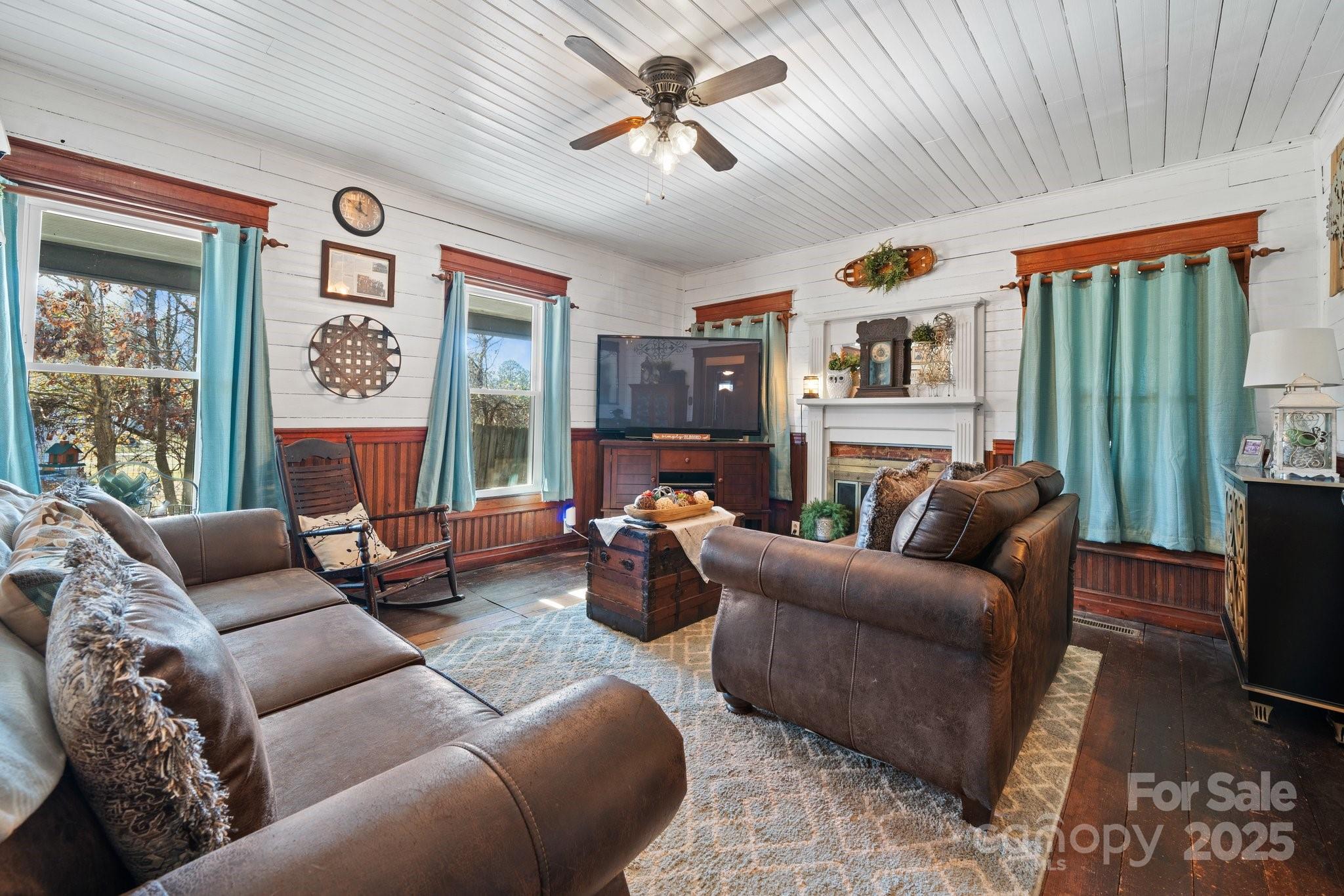 673 Cape Hickory Road Hickory, NC 28601 - Photo 6 of 32 Gallery Image 6