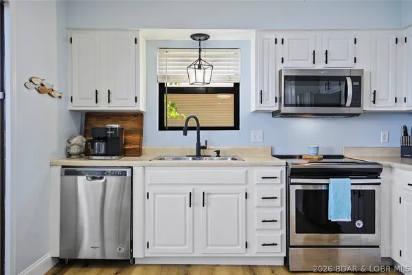 $549,900 | 110 Old English Point, Sunrise Beach, MO 65079