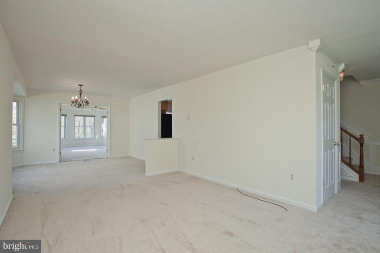 17327 Buehler Road Olney, MD 20832 - Photo 17 of 30 Living Room