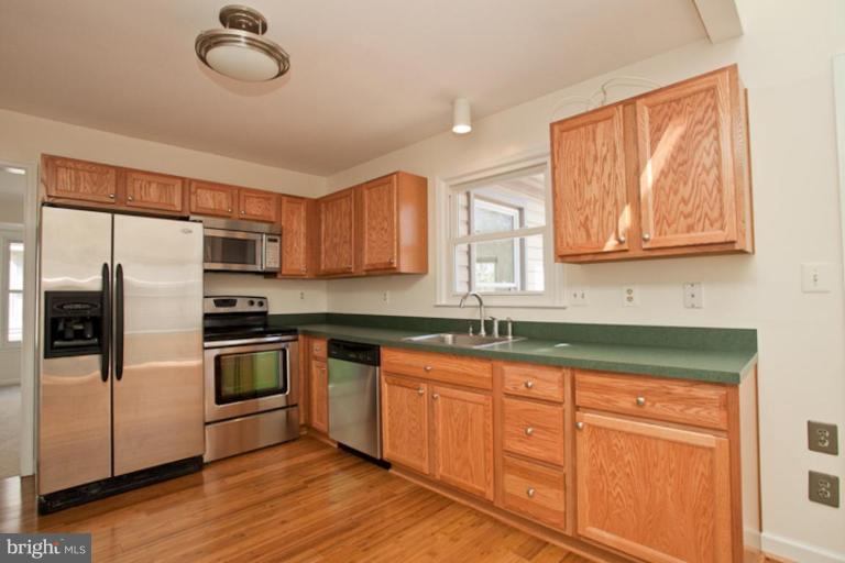 17327 Buehler Road Olney, MD 20832 - Photo 23 of 30 Kitchen