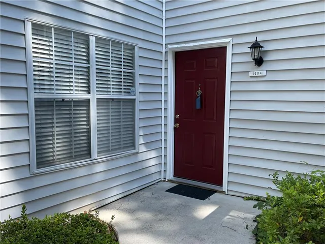 $264,000 | 1304 Glenleaf Drive, Peachtree Corners, GA 30092