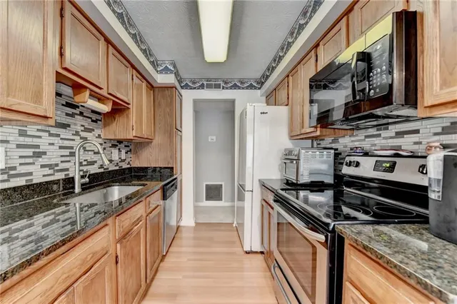 $264,000 | 1304 Glenleaf Drive, Peachtree Corners, GA 30092