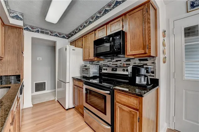 $264,000 | 1304 Glenleaf Drive, Peachtree Corners, GA 30092