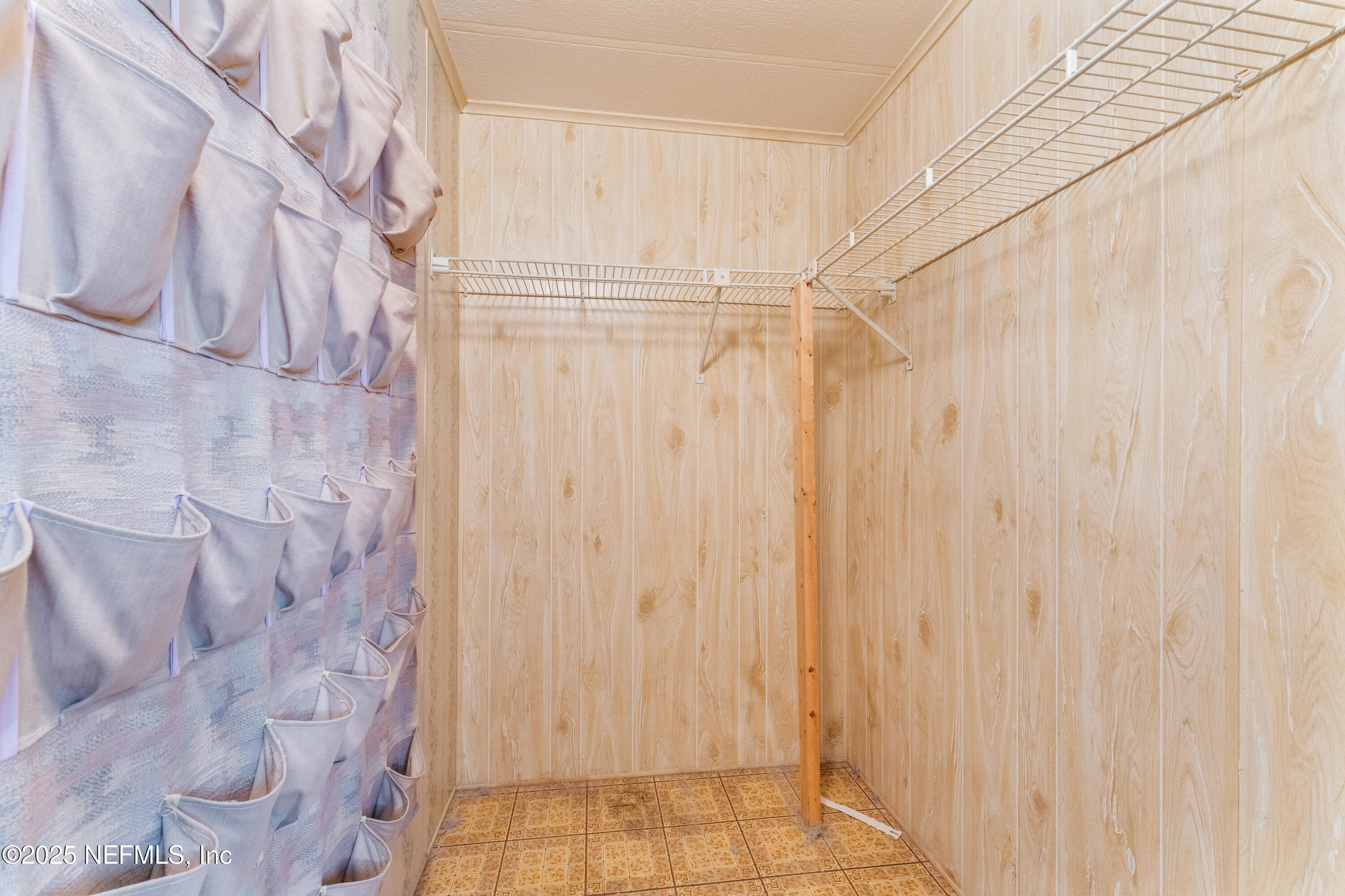 116 Iowa Street Crescent City, FL 32112 - Photo 13 of 25 a bathroom with a shower