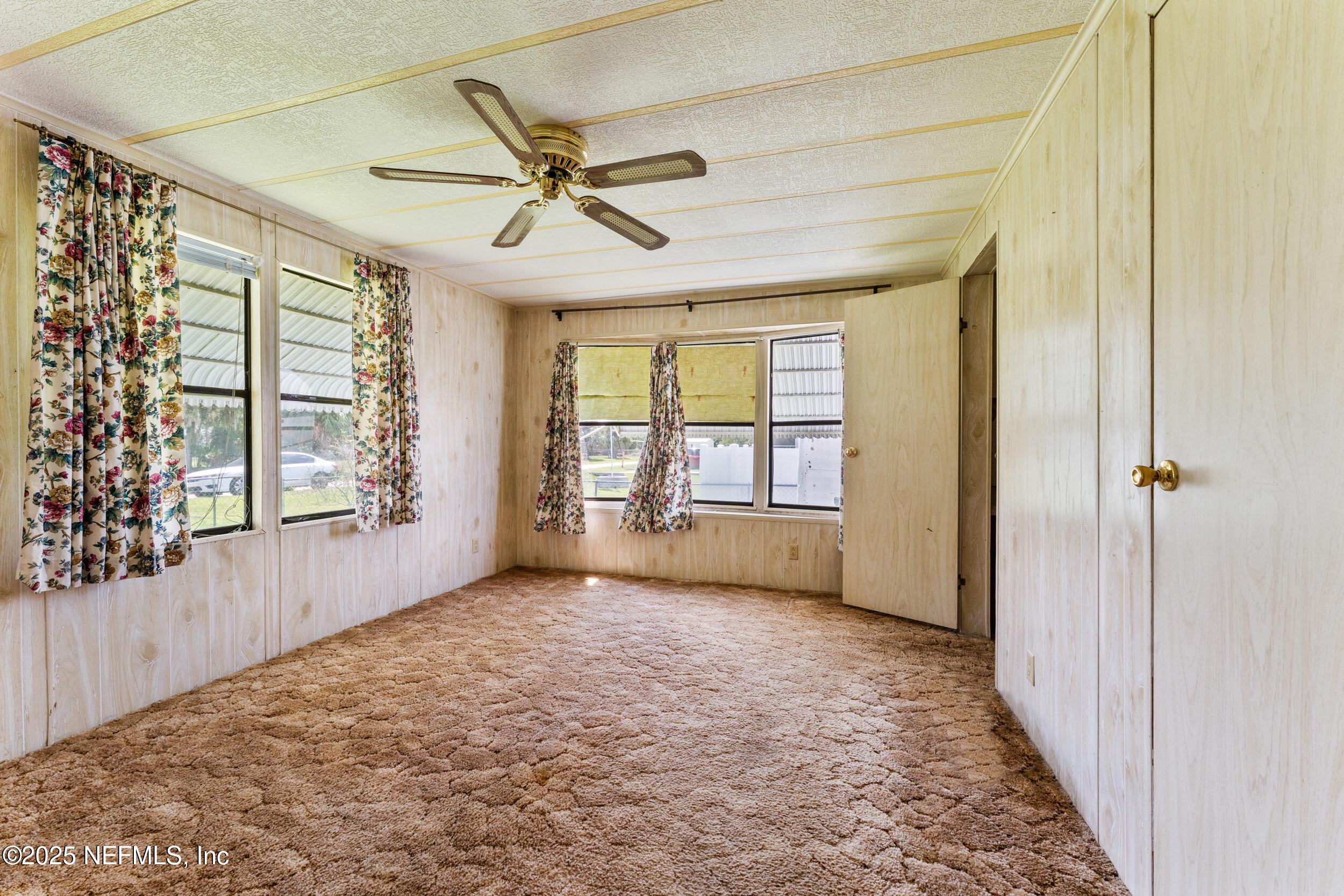 116 Iowa Street Crescent City, FL 32112 - Photo 14 of 25 a view of an empty room and window