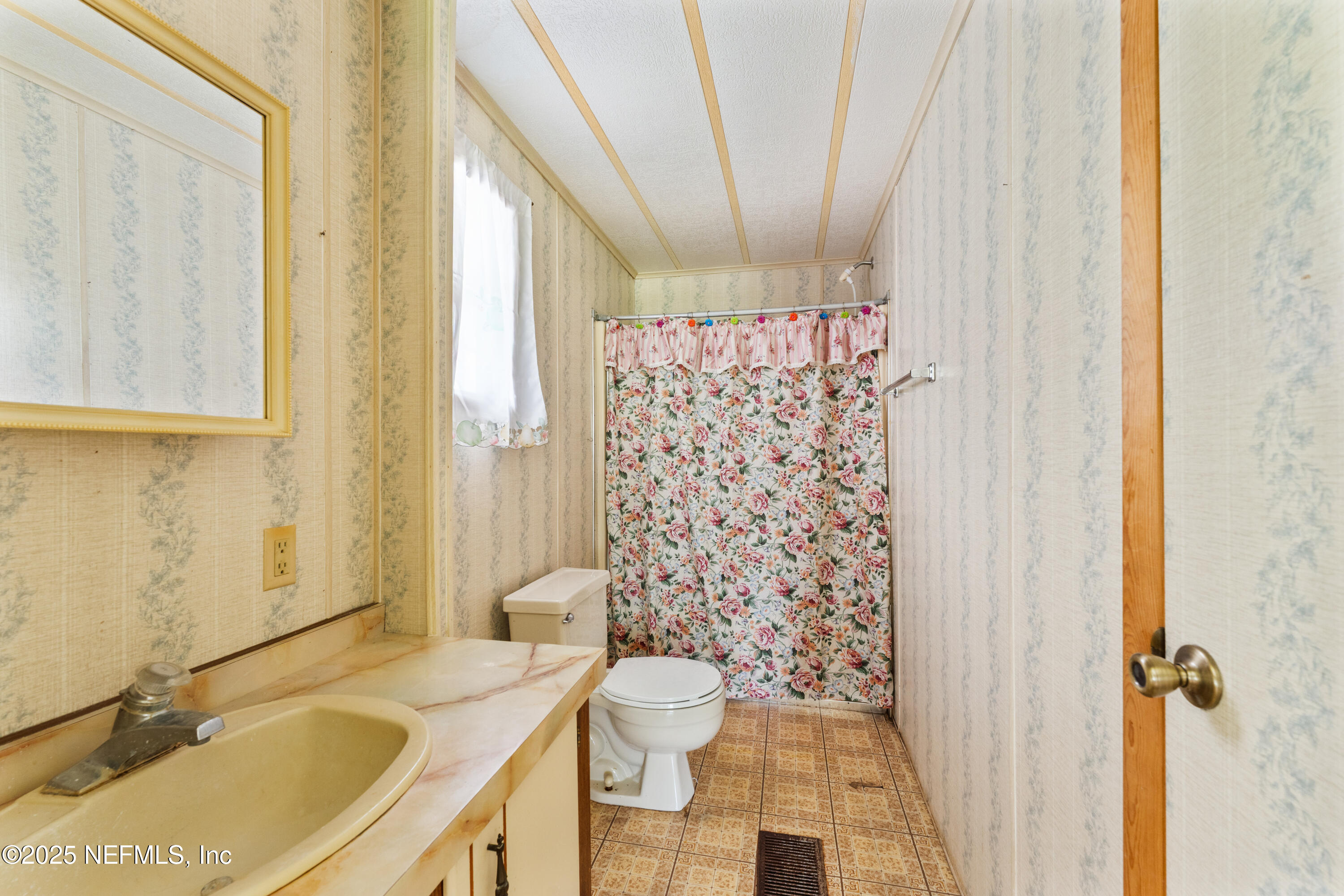116 Iowa Street Crescent City, FL 32112 - Photo 15 of 25 a bathroom with a granite countertop sink toilet and shower