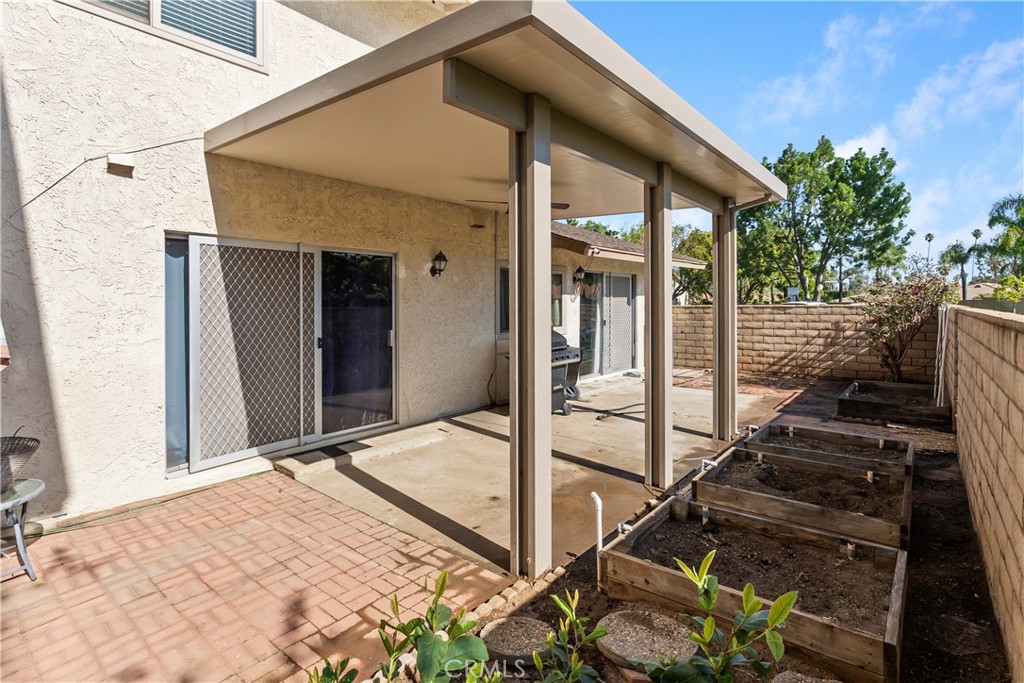 6624 Banyan Place Riverside, CA 92506 - Photo 26 of 41 a backyard of a house with seating space