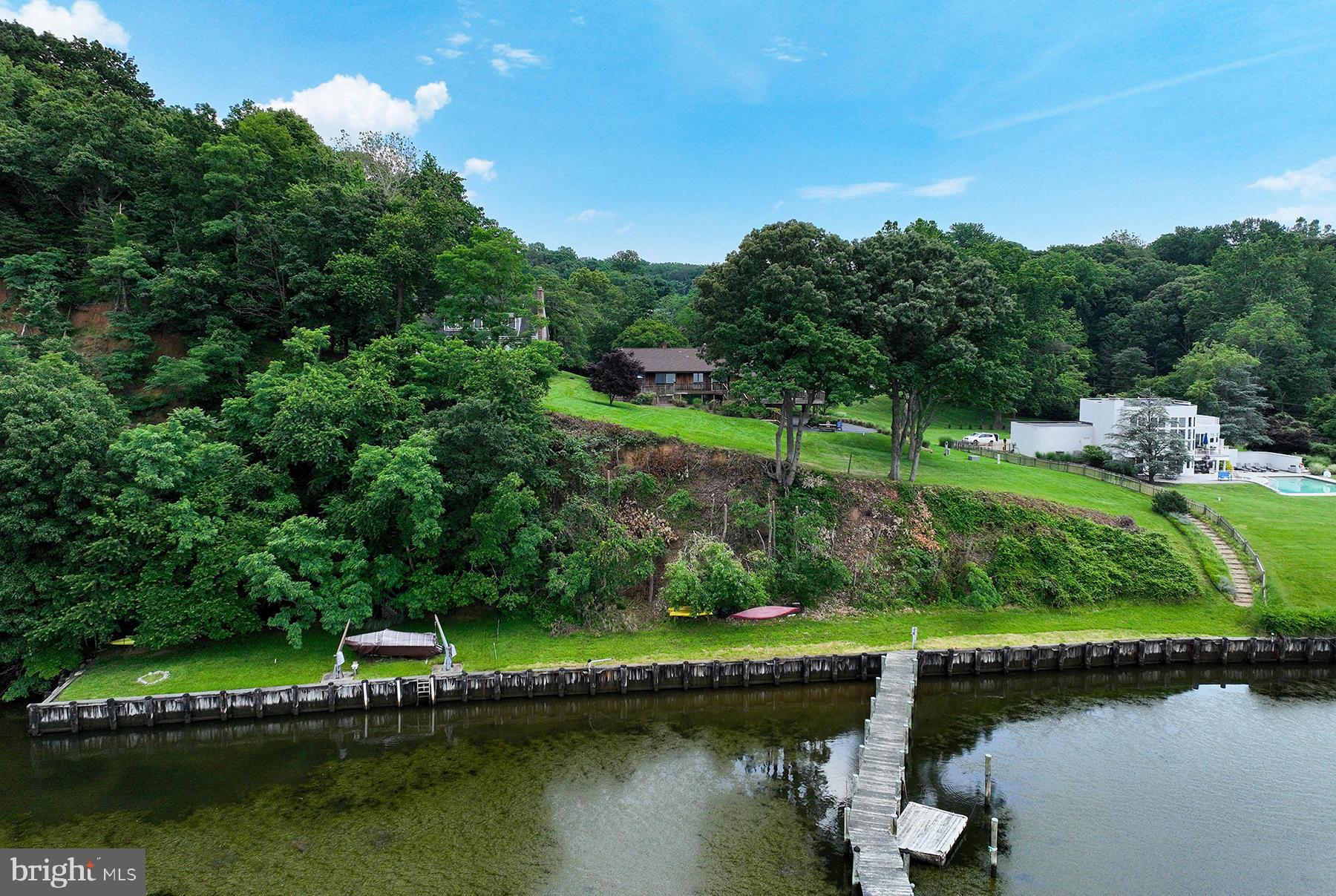 296 West Joyce Lane Arnold, MD 21012 - Photo 30 of 32 Gentle slope to the water -- no flood insurance