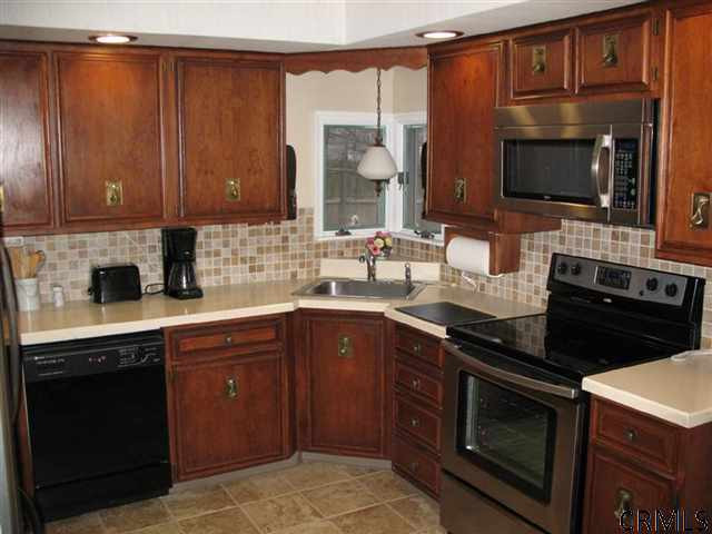 64 Hunting Road Colonie, NY 12205 - Photo 4 of 15 Photo 4