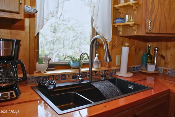 a close view of sink and tap