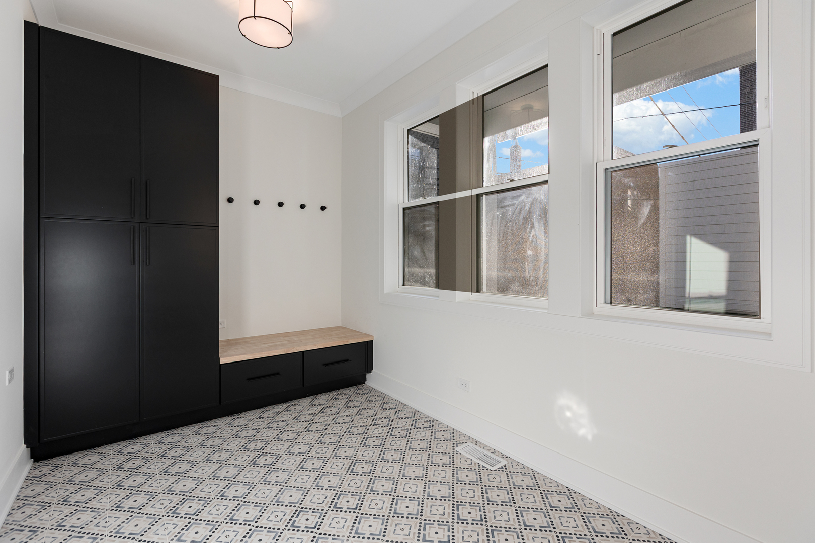 3614 North Marshfield Avenue Chicago, IL 60613 - Photo 22 of 61 a view of empty room with windows