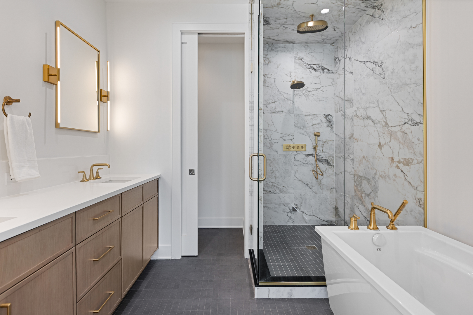 3614 North Marshfield Avenue Chicago, IL 60613 - Photo 26 of 61 a bathroom with a tub sink and mirror