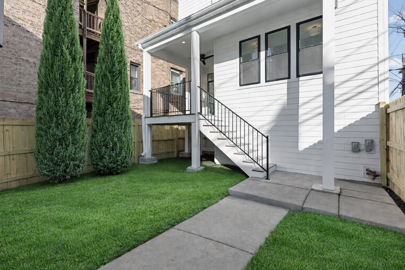 3614 North Marshfield Avenue Chicago, IL 60613 - Photo 54 of 61 a view of a house with a yard