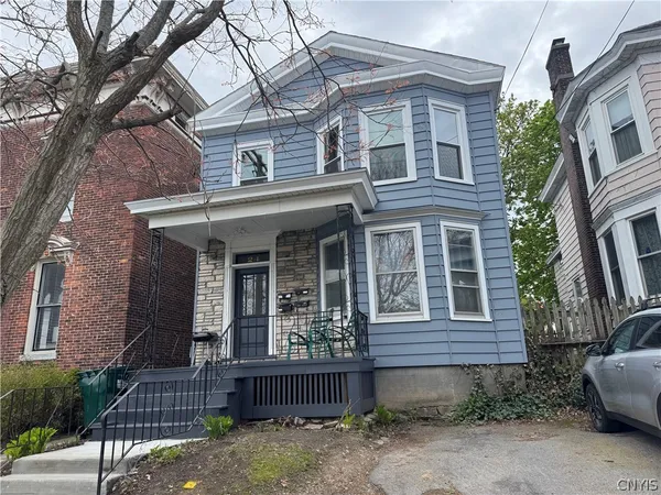 $1,300 | 24 West Oneida Street, Oswego, NY 13126