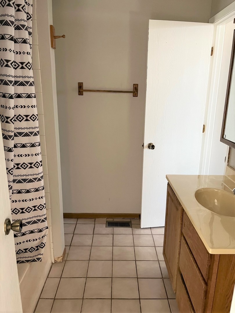 1751 McCormick Lane Hanover Park, IL 60133 - Photo 10 of 11