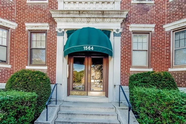 $519,000 | 1564 Commonwealth Avenue, Unit 5, Boston, MA 02135