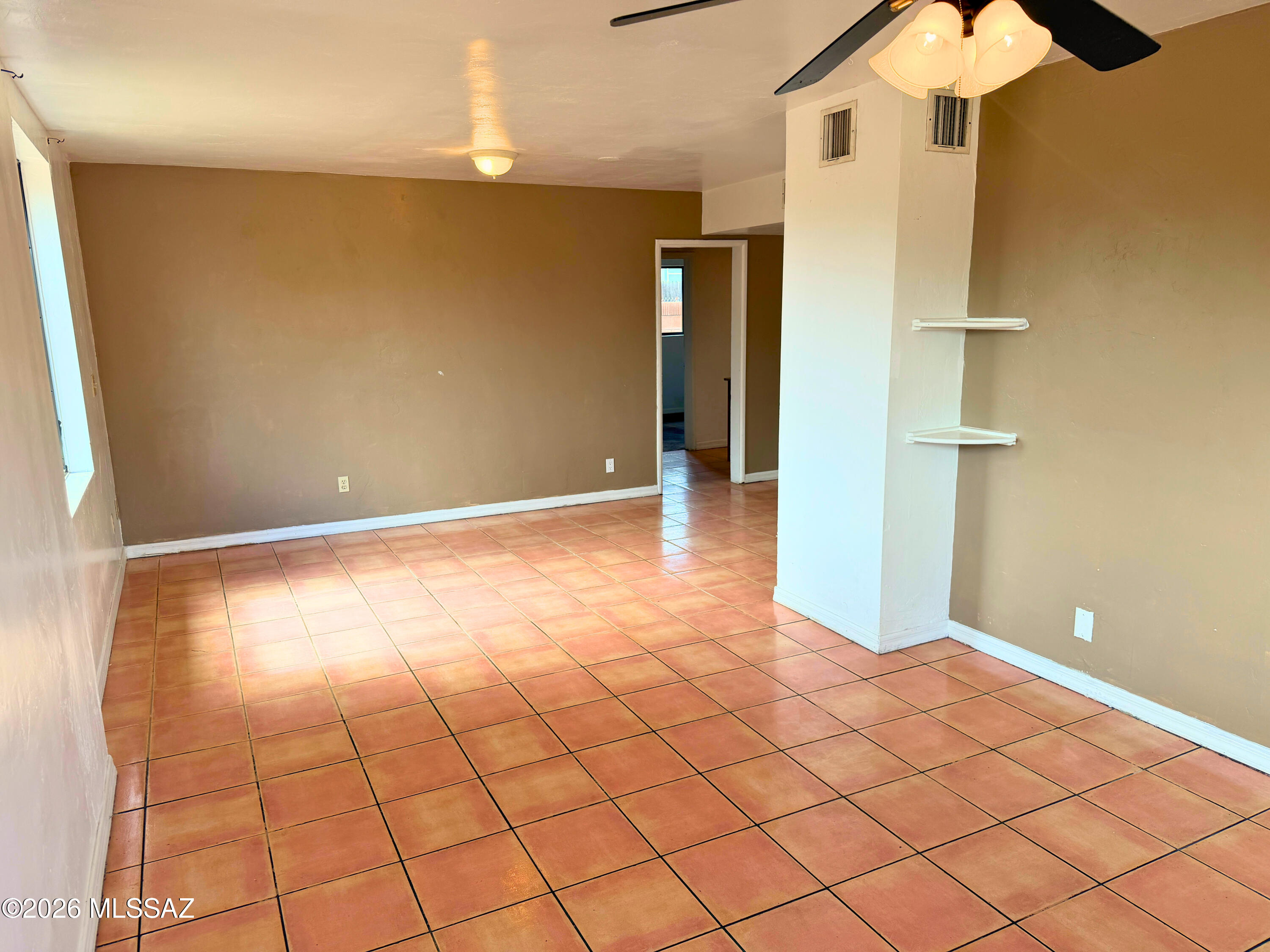 3383 North Flowing Wells Road Tucson, AZ 85705 - Photo 11 of 47 Living Room
