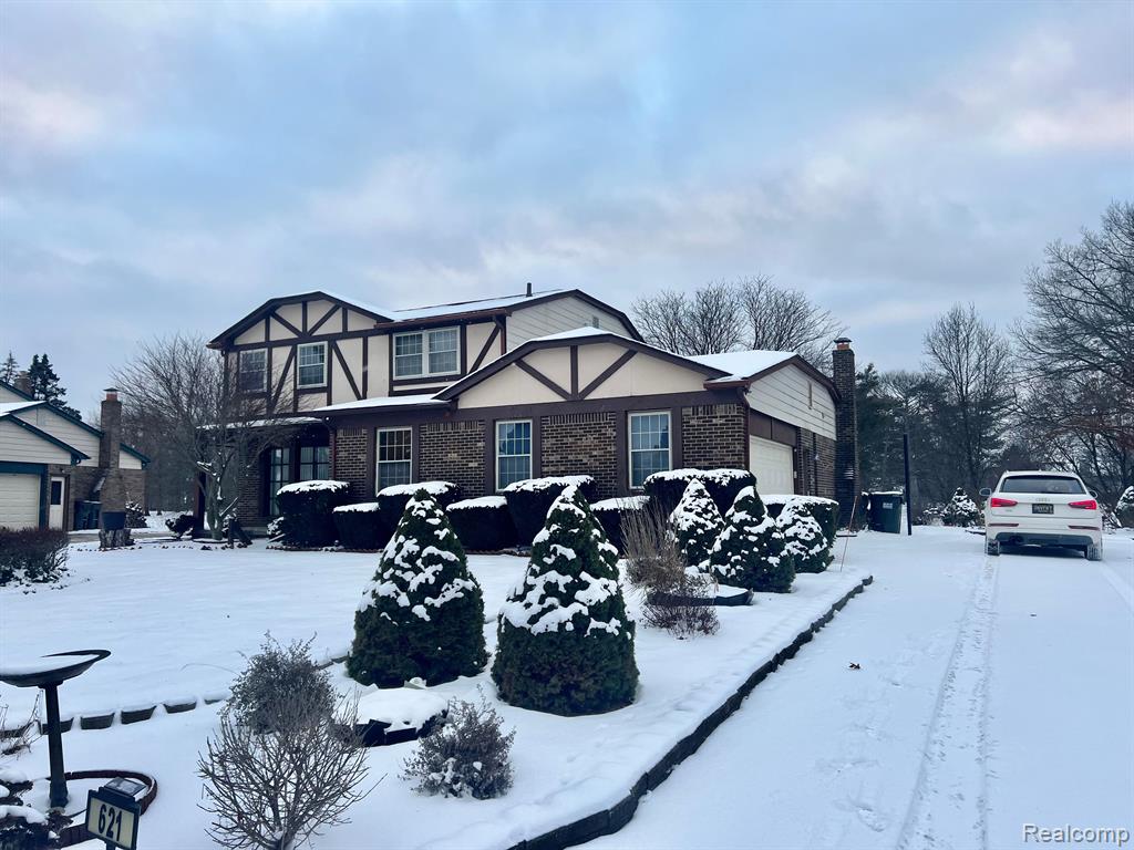 621 Lockmoore Court Rochester, MI 48307 - Photo 2 of 46