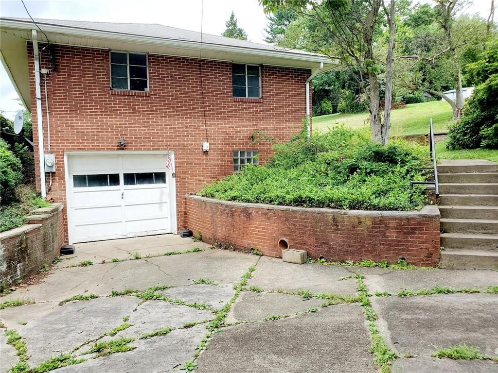 310 Valley Drive Rochester, PA 15074 - Photo 4 of 16