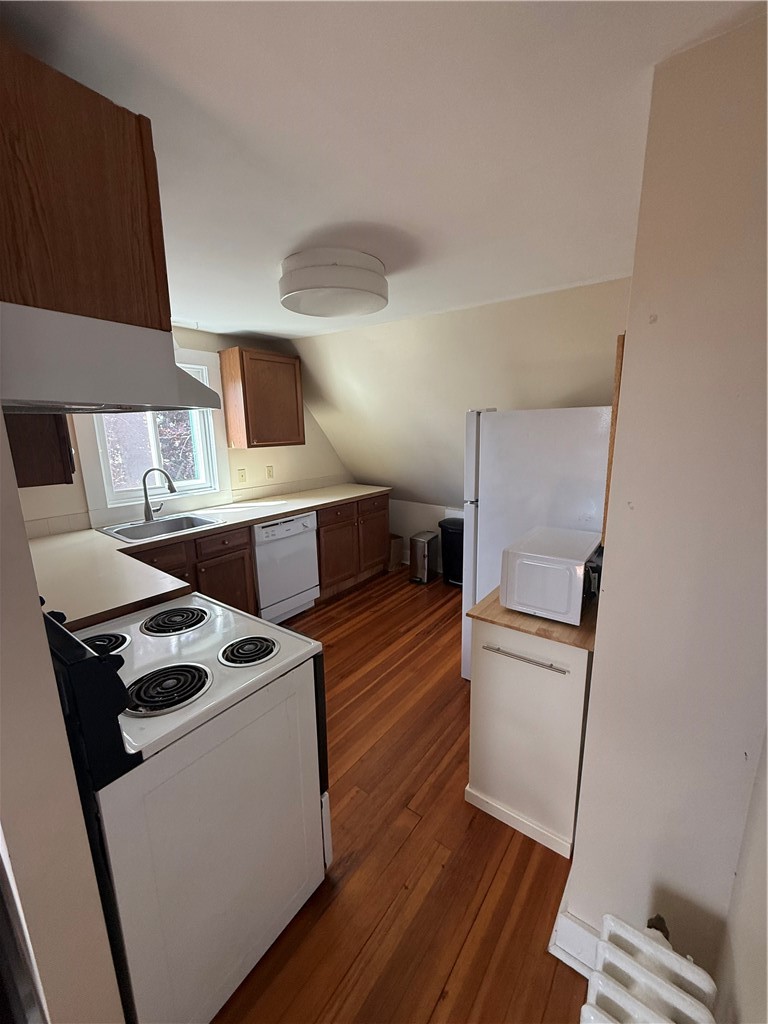 28 Calvert Street, Unit 3 Newport, RI 02840 - Photo 5 of 14