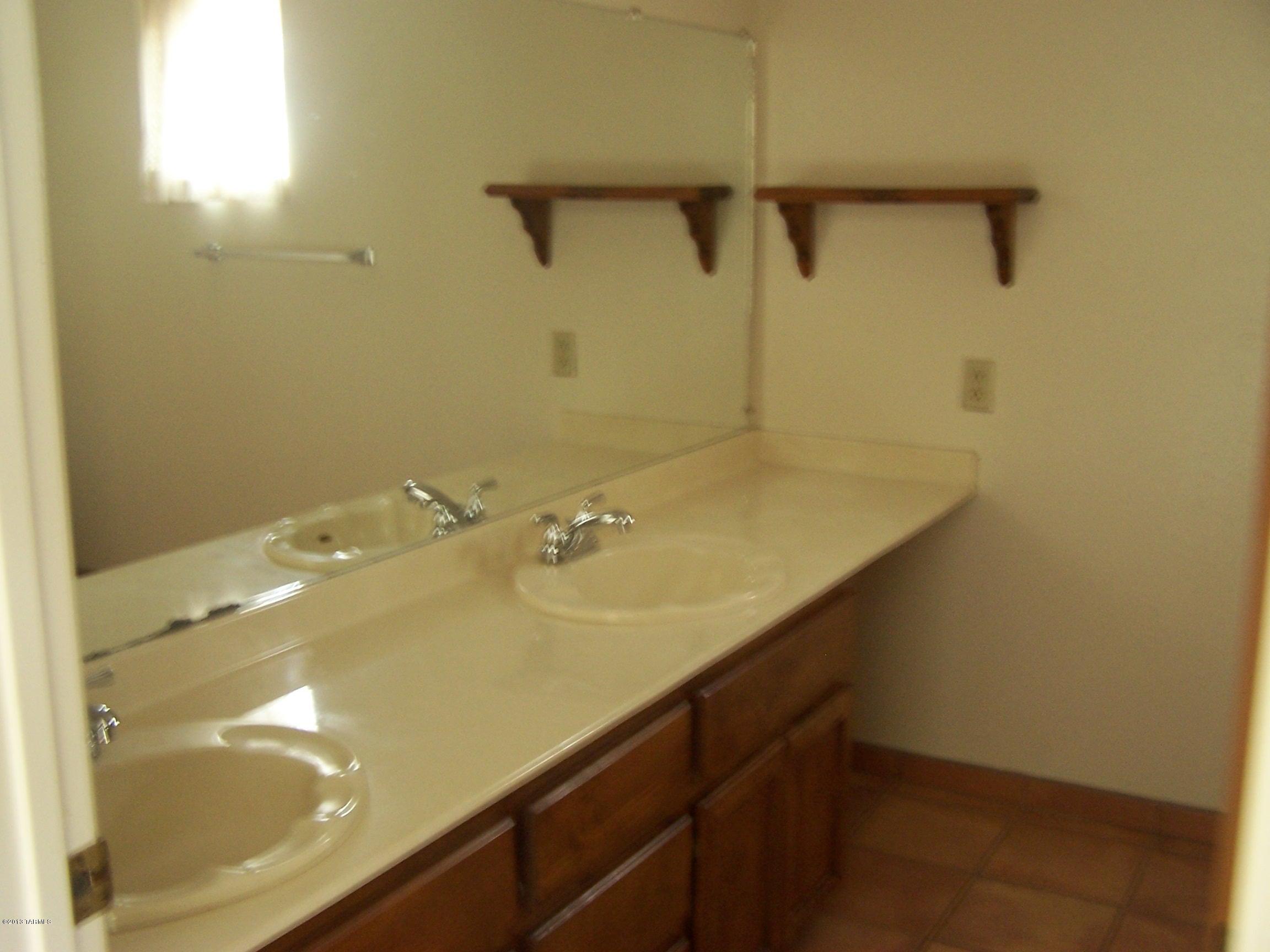 1880 South Cody Loop Road Oracle, AZ 85623 - Photo 10 of 28