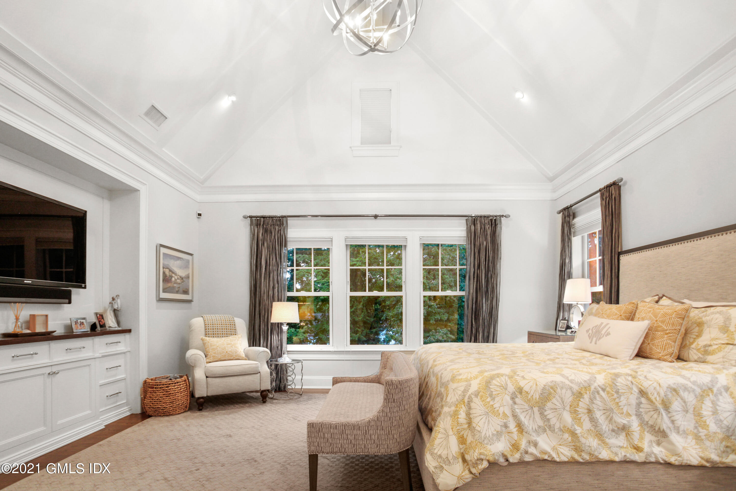 48 Winthrop Drive Riverside, CT 06878 - Photo 20 of 40 a spacious bedroom with a bed and a flat screen tv