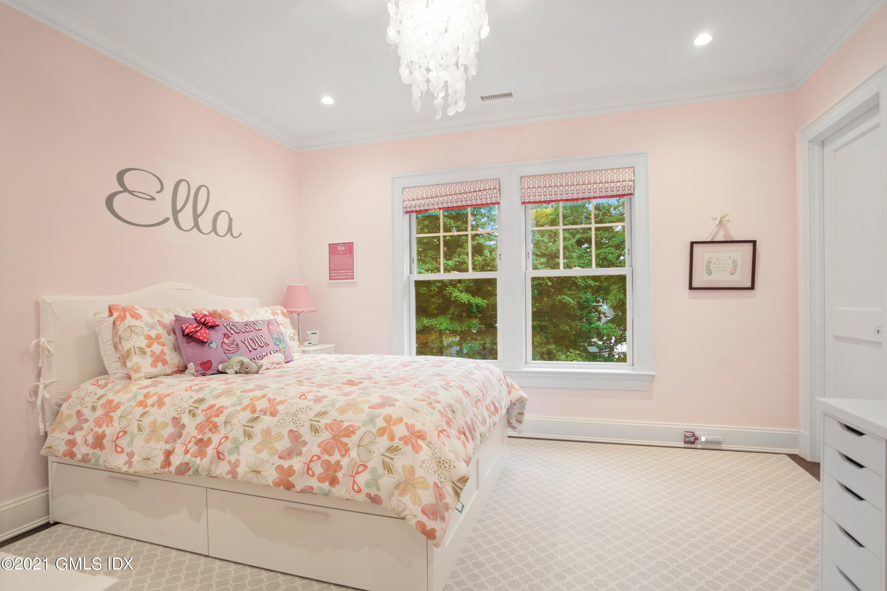 48 Winthrop Drive Riverside, CT 06878 - Photo 24 of 40 a bedroom with a large bed and a window