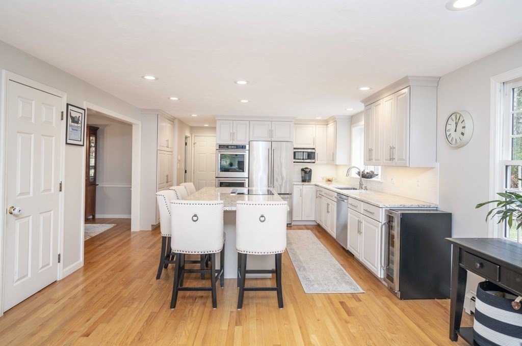 84 Williams Way Rochester, MA 02770 - Photo 3 of 42