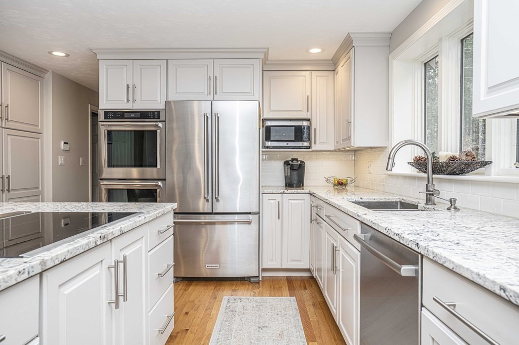 84 Williams Way Rochester, MA 02770 - Photo 5 of 42